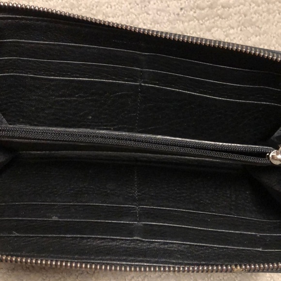 Michael‎ Kors black zippered wallet - Picture 4 of 8